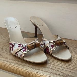 Gucci beige/white flora canvas and leather bamboo horsebit slides sandals